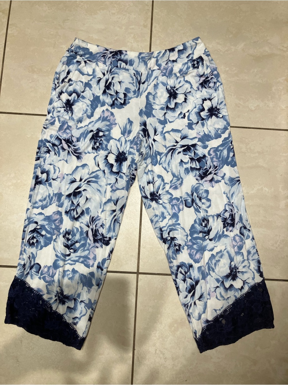 SOMA Women’s Size Medium Blue and White Pajama Pants